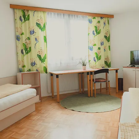 מלון Sommerhotel Karwendel אינסברוק